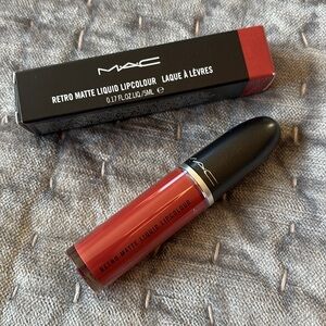 MAC RETRO MATTE LIQUID LIPCOLOUR CHILI ADDICT 135